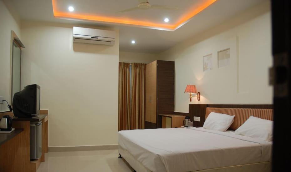 Hotel Sitara Royal Hyderabad Ngoại thất bức ảnh